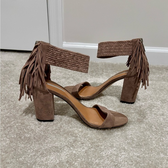 BCBG Taupe Heels with Fringe Size 8.5 - Picture 1 of 4